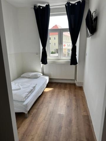 Gostilna In Apartmaji Zlati Lev - Maribor Exteriör bild